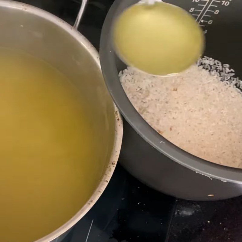 Step 5 Cooking rice Chicken on the tray