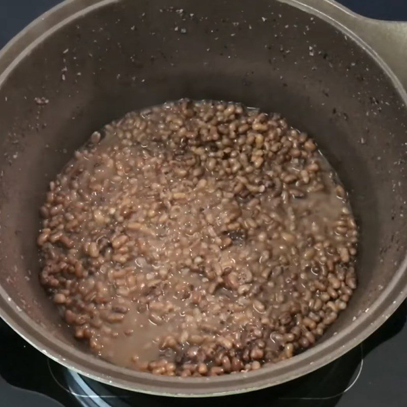 Step 1 Cooking red beans for matcha red bean jelly