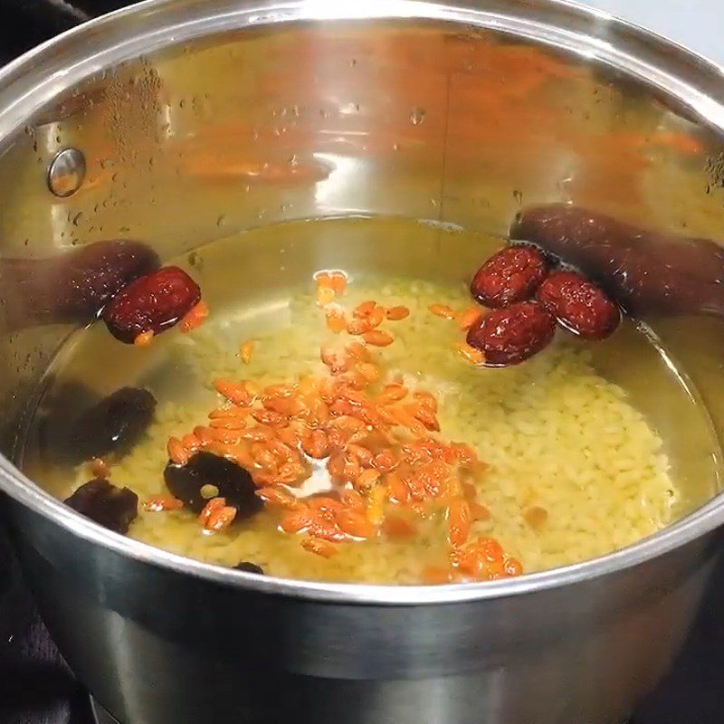 Step 3 Cook mung beans for Papaya dessert