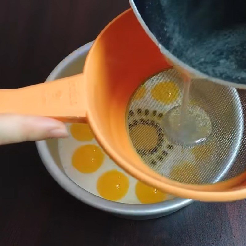 Step 6 Cook, pour the layer, and decorate the third layer of jelly Passion fruit jelly