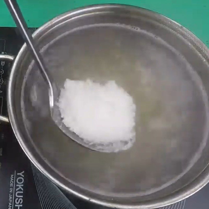 Step 2 Cooking lotus seeds with tapioca flour Lotus seed sweet soup with tapioca flour