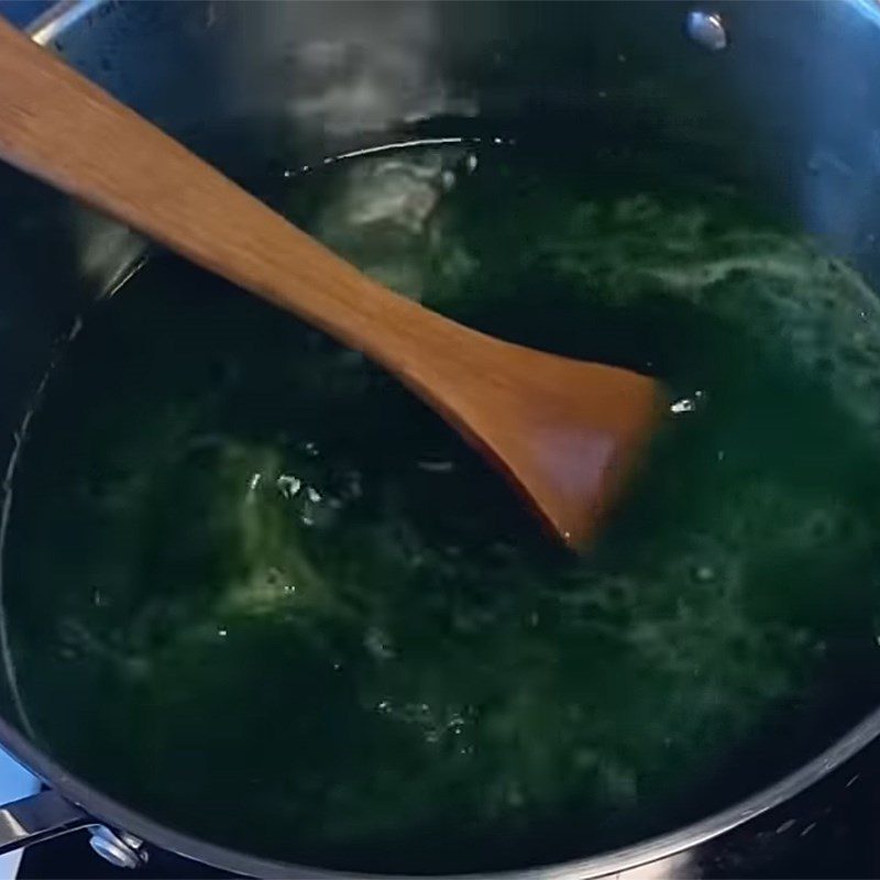 Step 4 Cook the spinach powder mixture Cháo khoái Hải Phòng