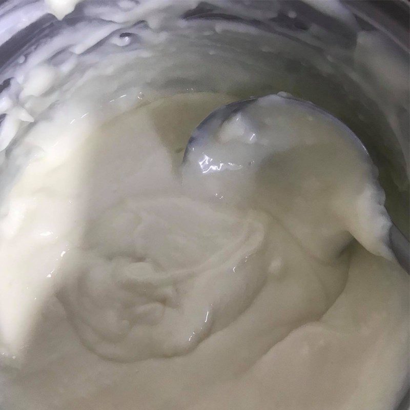 Step 1 Cook the mixture of flour and milk Fried fresh milk cake