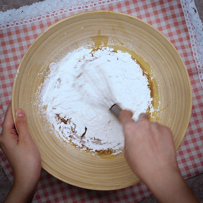 Step 2 Mix the flour mixture with palm sugar syrup for baked coconut cake