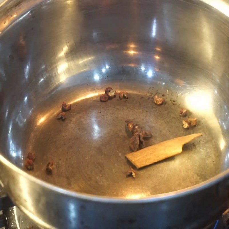 Step 2 Cook the tea mixture Marbled egg (tea eggs)