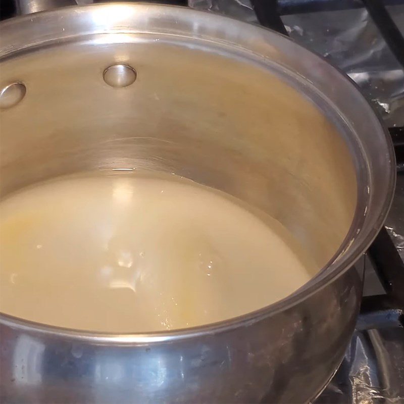 Step 1 Cook the caramel sauce mixture for Panna cotta with caramel sauce