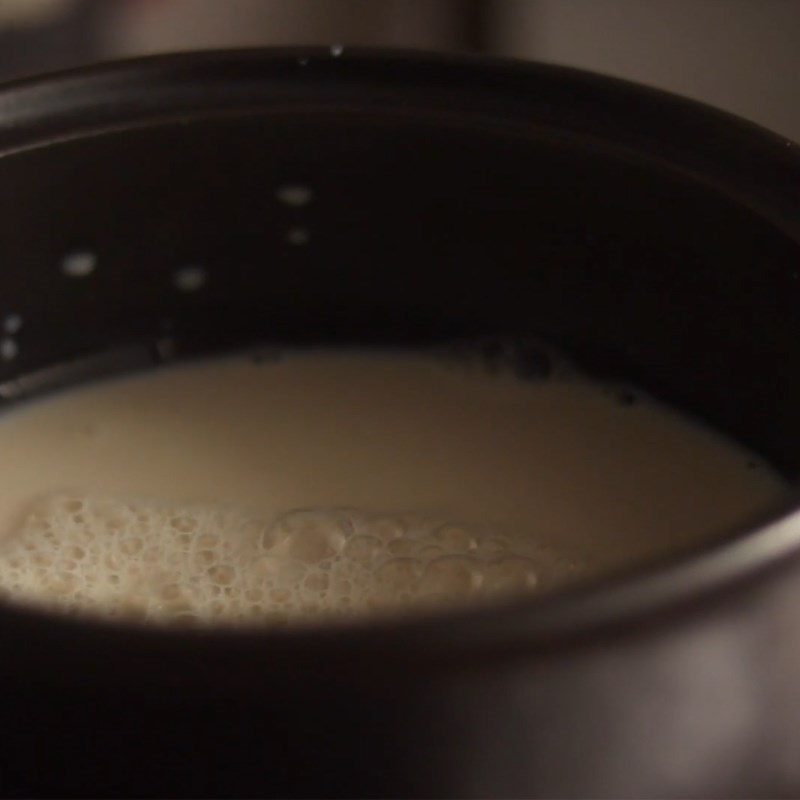 Step 2 Cook the soybean milk and sugar mixture Soybean yogurt