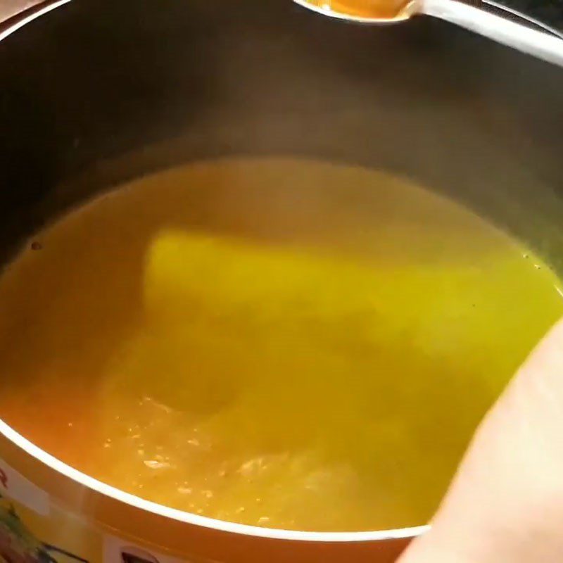 Step 1 Cook the turmeric milk and honey mixture Turmeric milk with honey