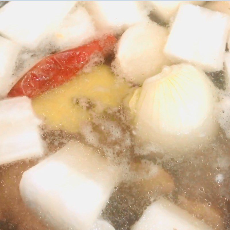 Step 3 Cooking hotpot Grilled beef hotpot with lemongrass