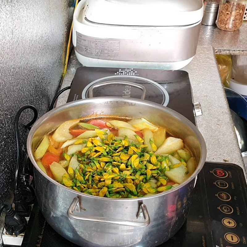 Step 4 Completion of sour soup with striped catfish