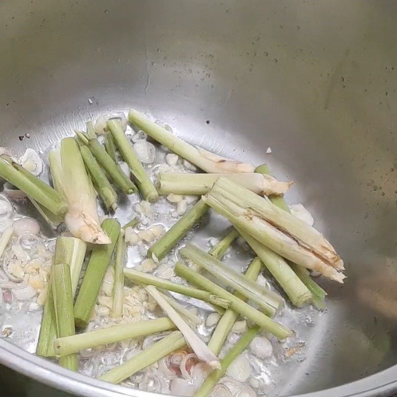 Step 4 Cook the hotpot Fish hotpot with fermented rice