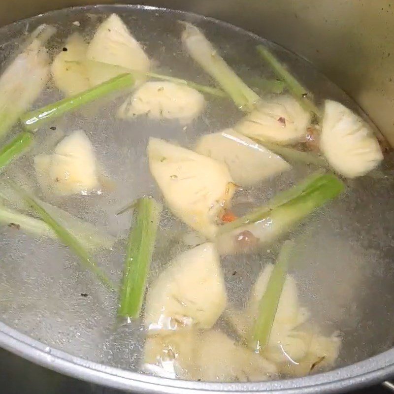 Step 4 Cook the hotpot Fish hotpot with fermented rice