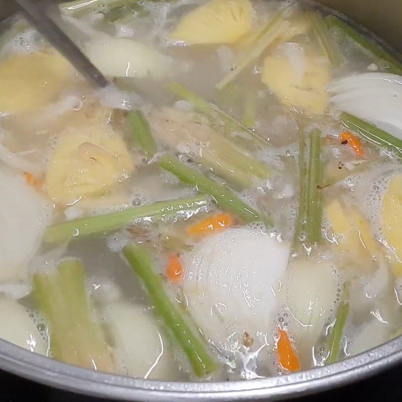 Step 4 Cooking fish hotpot with fermented rice