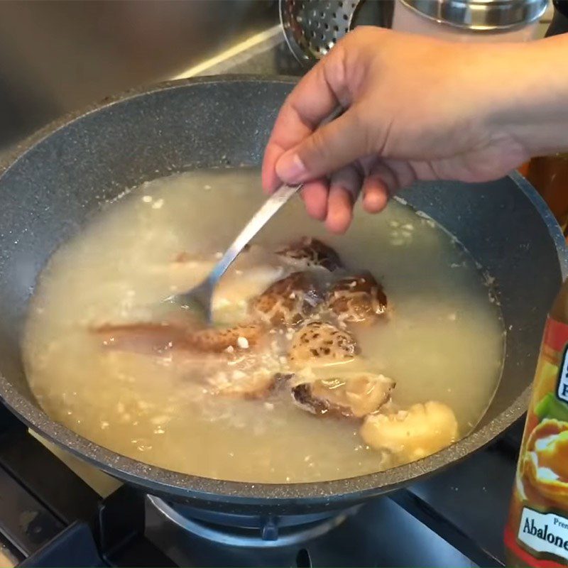 Step 5 Cooking Hot Pot Mixed Abalone Hot Pot