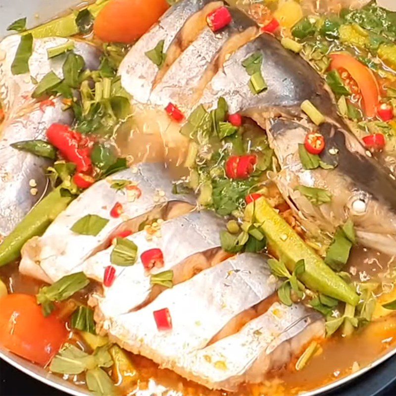 Step 4 Cooking the hotpot for sour and spicy catfish