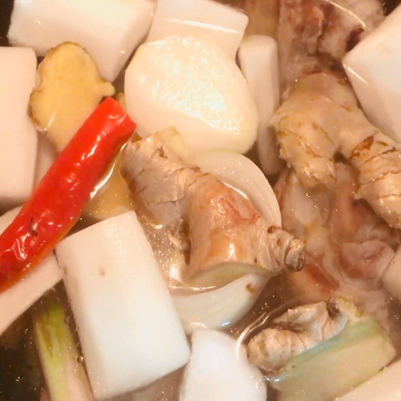 Step 3 Cooking hotpot Grilled beef hotpot with lemongrass