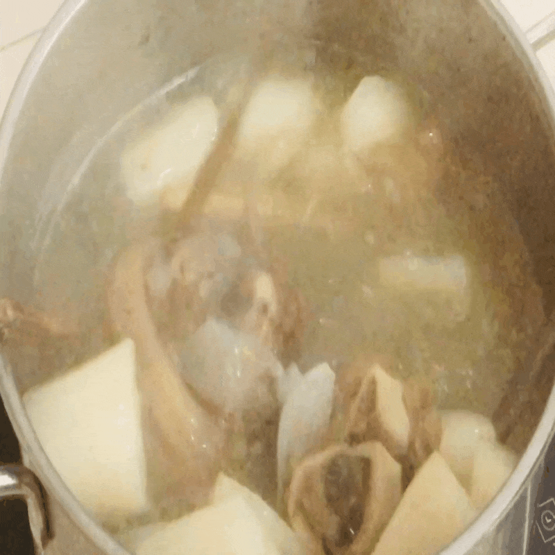 Step 3 Cooking hotpot Grilled beef hotpot with lemongrass