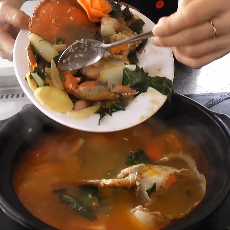 Step 5 Cooking hotpot Crab hotpot with perilla