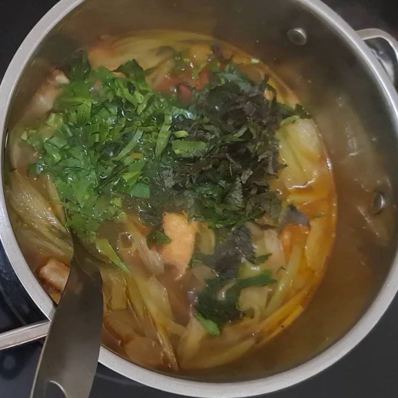 Step 3 Cooking the dish Snail noodle soup with jute