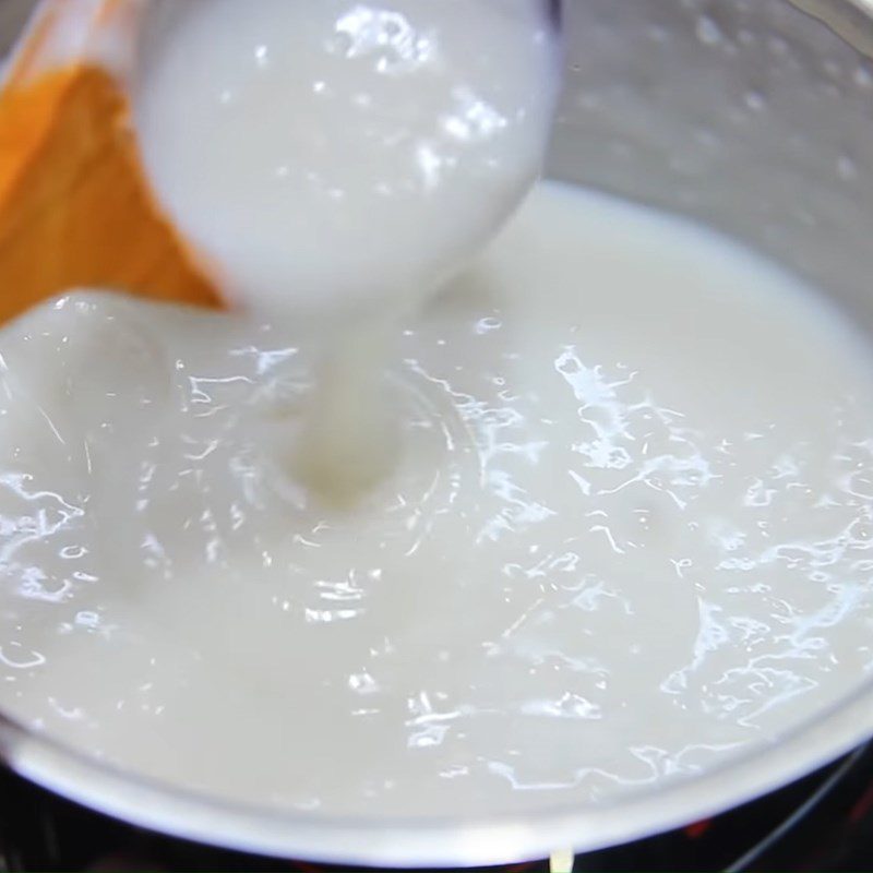 Step 4 Cooking coconut milk Green bean jelly with coconut milk