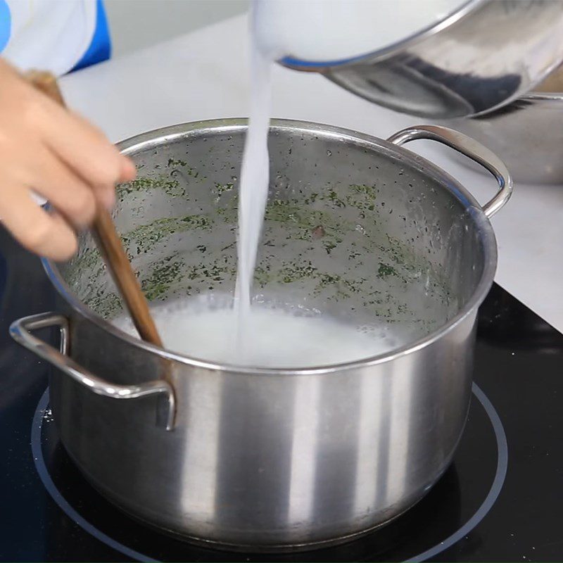 Step 3 Cooking coconut milk Coconut jelly with taro