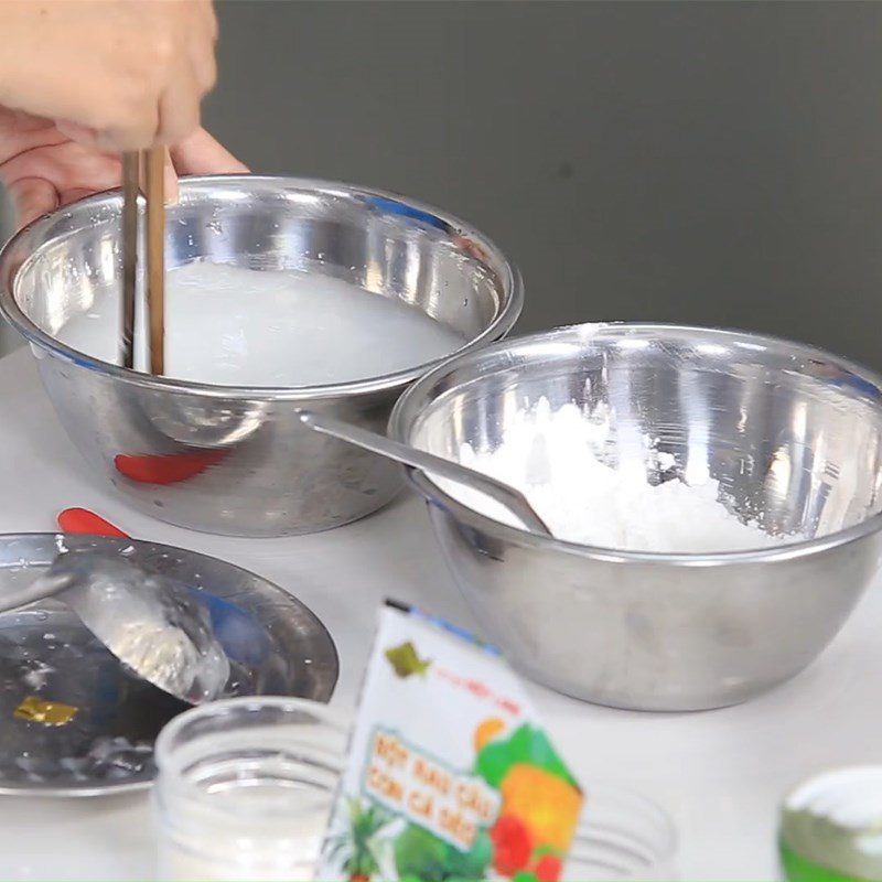 Step 3 Cooking coconut milk Coconut jelly with taro