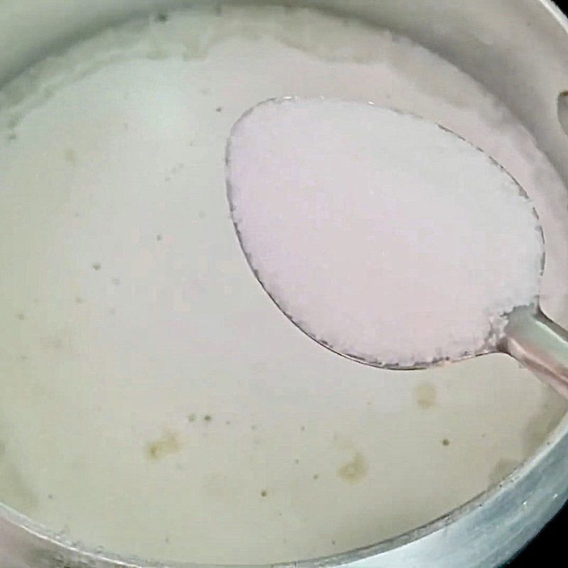 Step 4 Cooking coconut milk for dessert Black bean dessert with sweet potato coconut milk