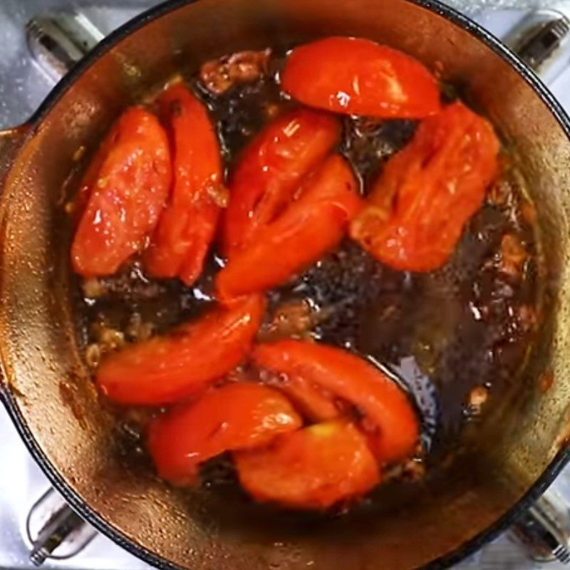 Step 4 Cooking the broth for Hải Phòng shrimp noodles