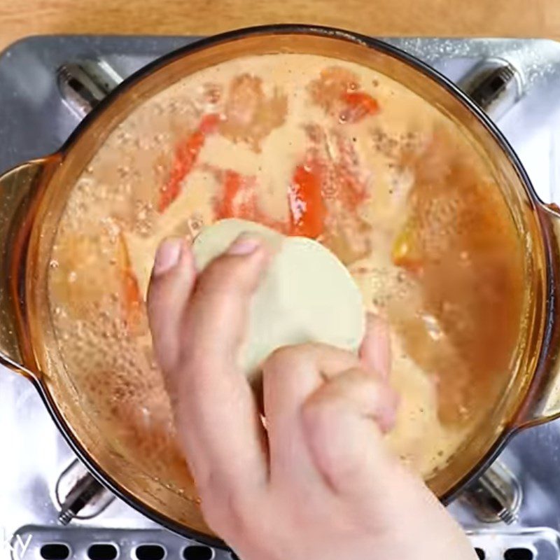 Step 4 Cooking the broth for Hải Phòng shrimp noodles