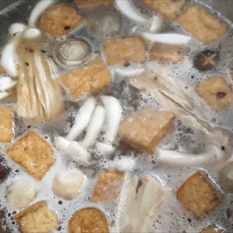 Step 4 Cooking the broth for vegetarian pho with mushrooms