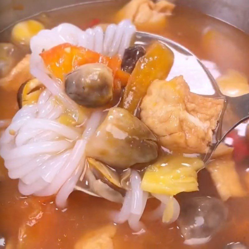 Step 4 Making the broth Vegetarian noodle soup with mushrooms (Recipe shared by Tiktok Vegetarian Kitchen XANH)