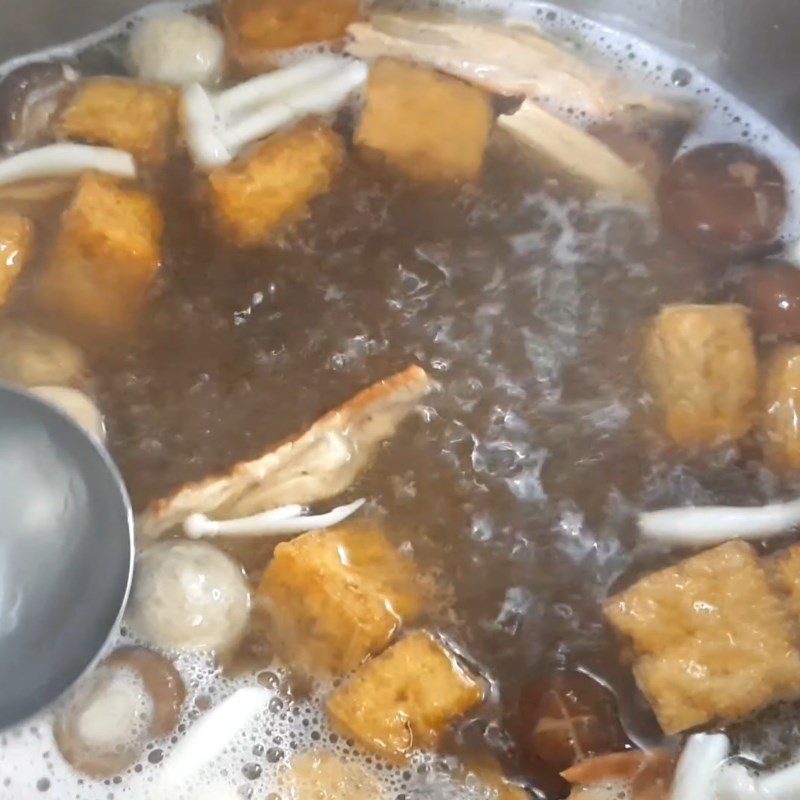 Step 4 Cooking the broth for vegetarian pho with mushrooms
