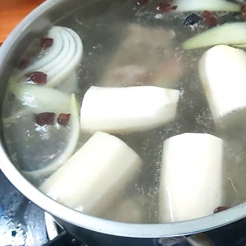 Step 3 Cook the broth for Hủ tiếu giò heo