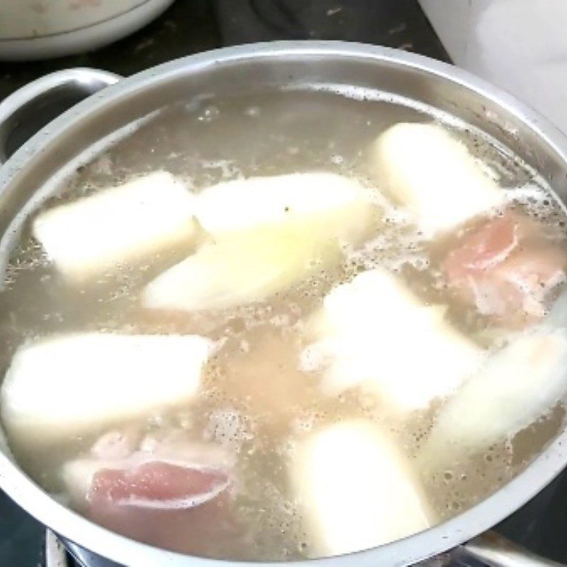 Step 3 Cook the broth for Hủ tiếu giò heo