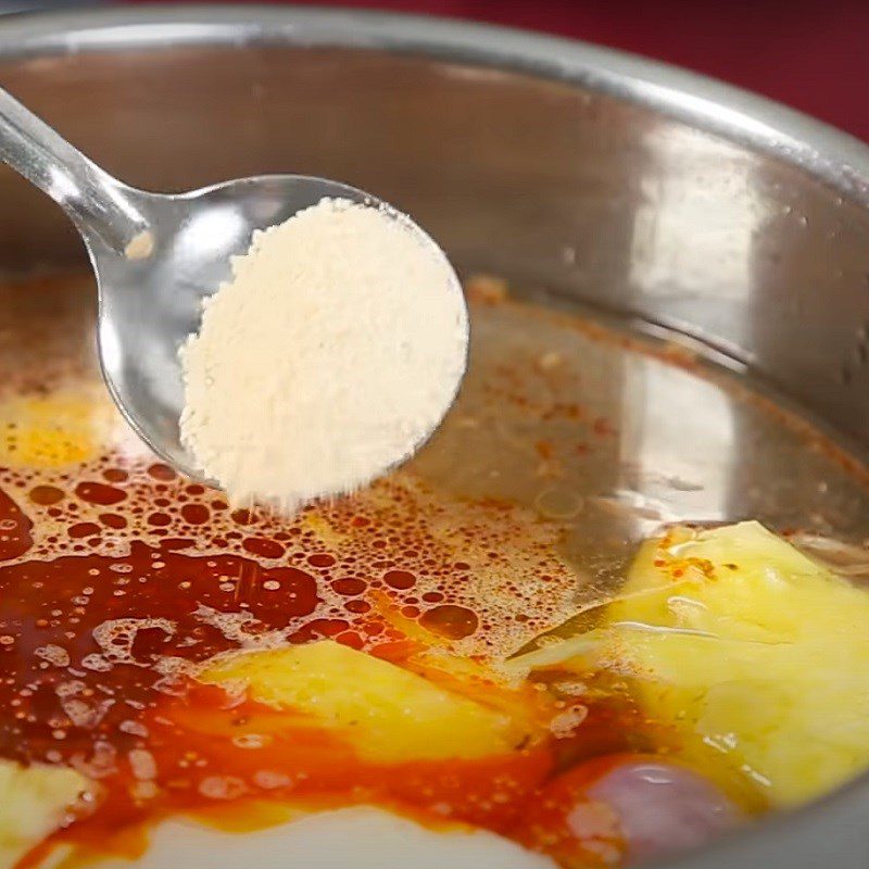 Step 3 Cook the broth Spicy Snail Noodles
