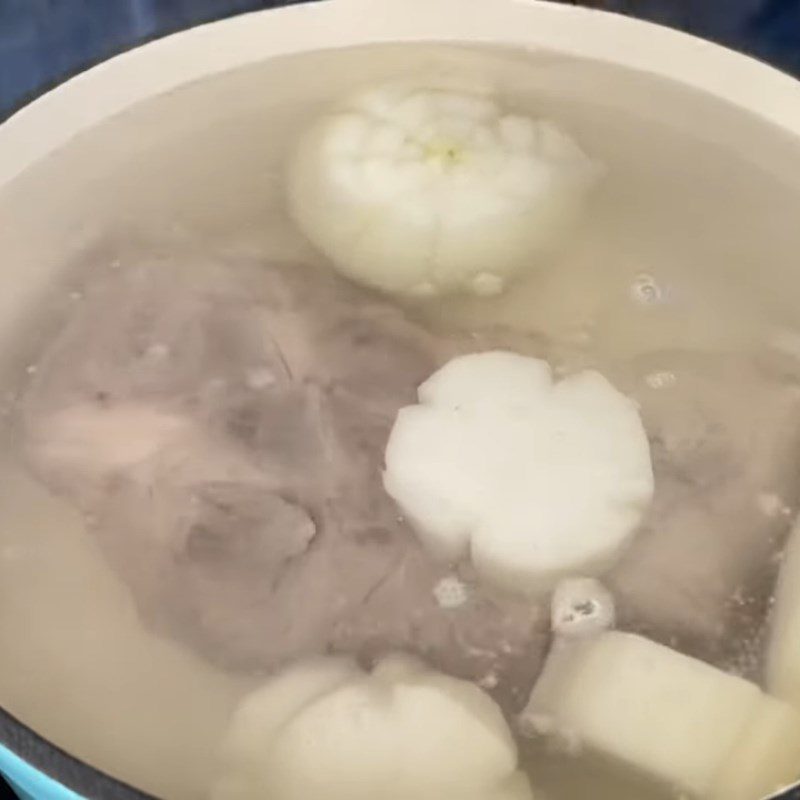 Step 2 Making the broth for squid bánh canh
