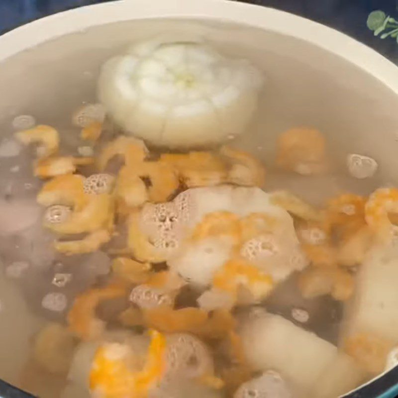 Step 2 Making the broth for squid bánh canh