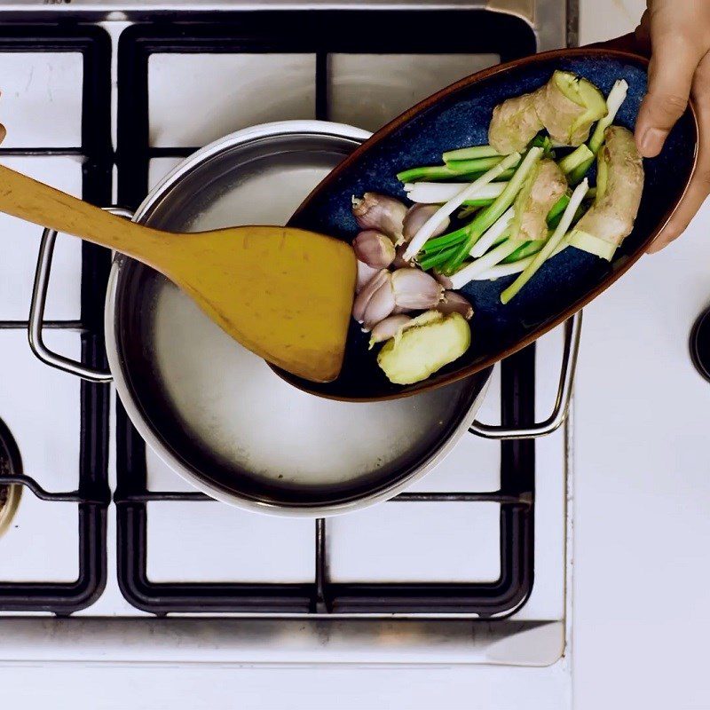 Step 3 Cooking the broth Fish porridge
