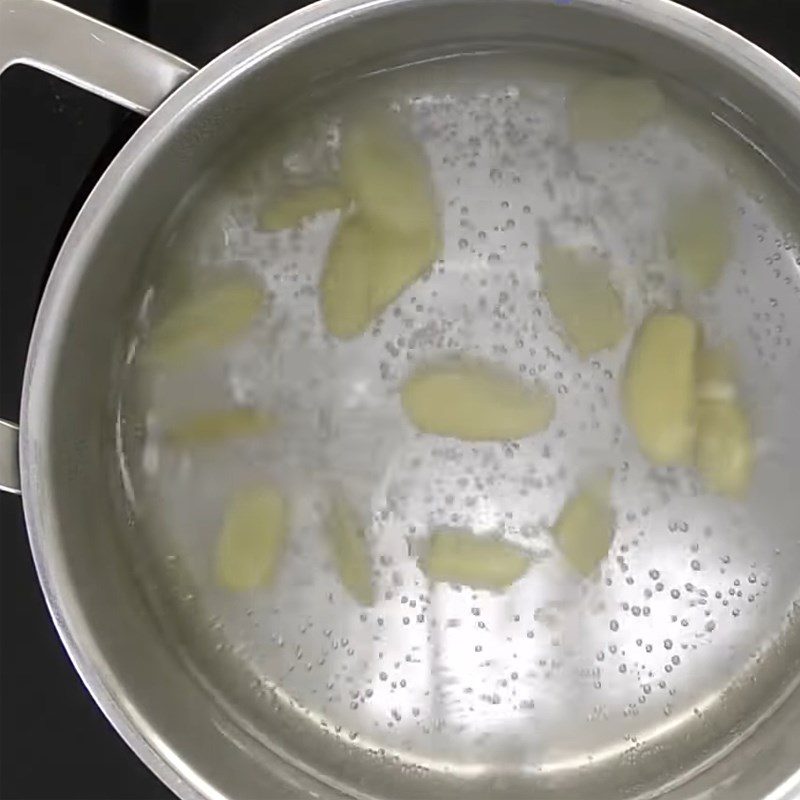 Step 5 Cook the syrup for the cake Floating cake with peanut filling