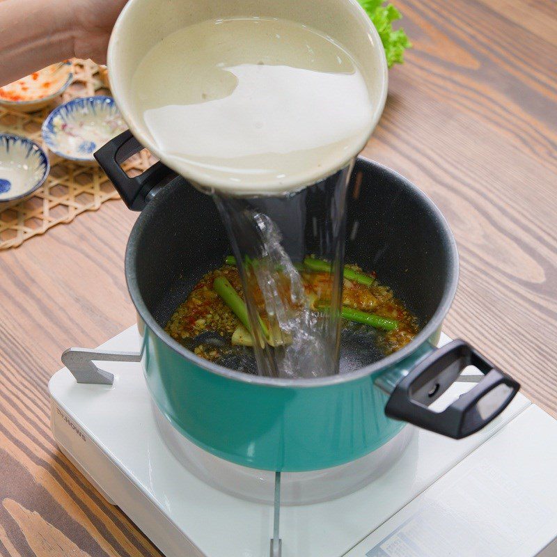 Step 3 Cook the hotpot broth Hotpot with goby fish and tắc