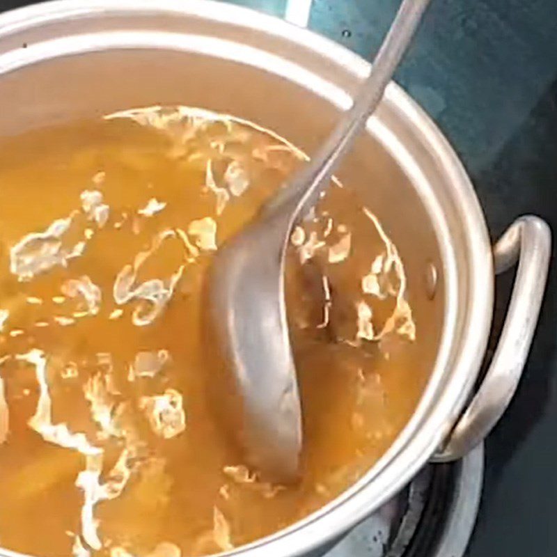 Step 4 Cook the hotpot broth Snakehead fish hotpot