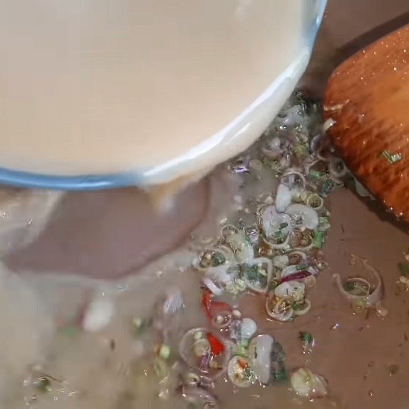 Step 3 Cook the hot pot water Vegetarian fish sauce hot pot