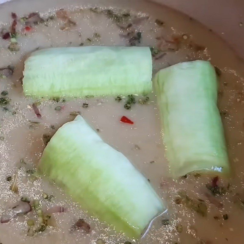 Step 3 Cook the hot pot water Vegetarian fish sauce hot pot