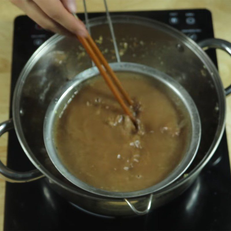 Step 5 Cooking the hot pot broth for fish hot pot