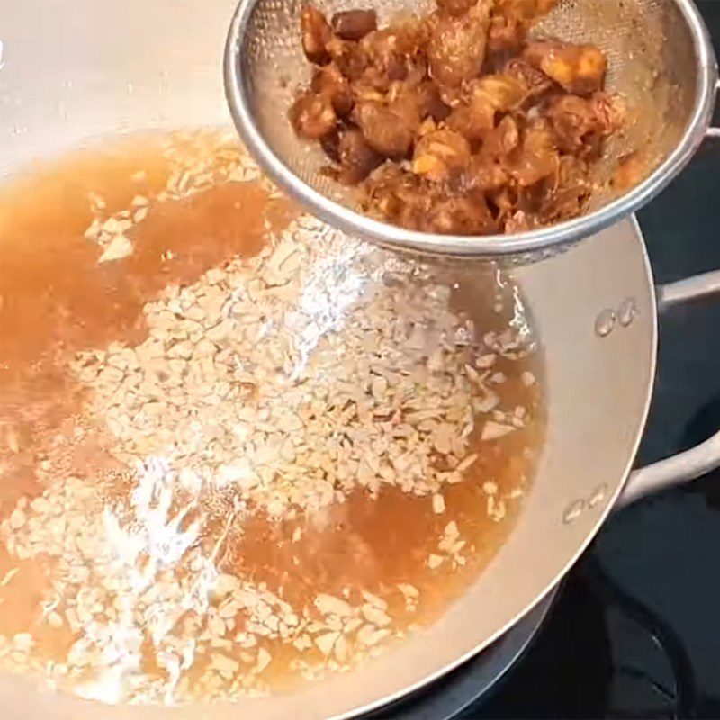 Step 3 Cooking the soup for sour and spicy catfish hotpot