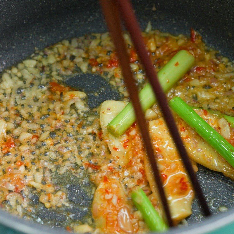 Step 3 Cook the hotpot broth Hotpot with goby fish and tắc