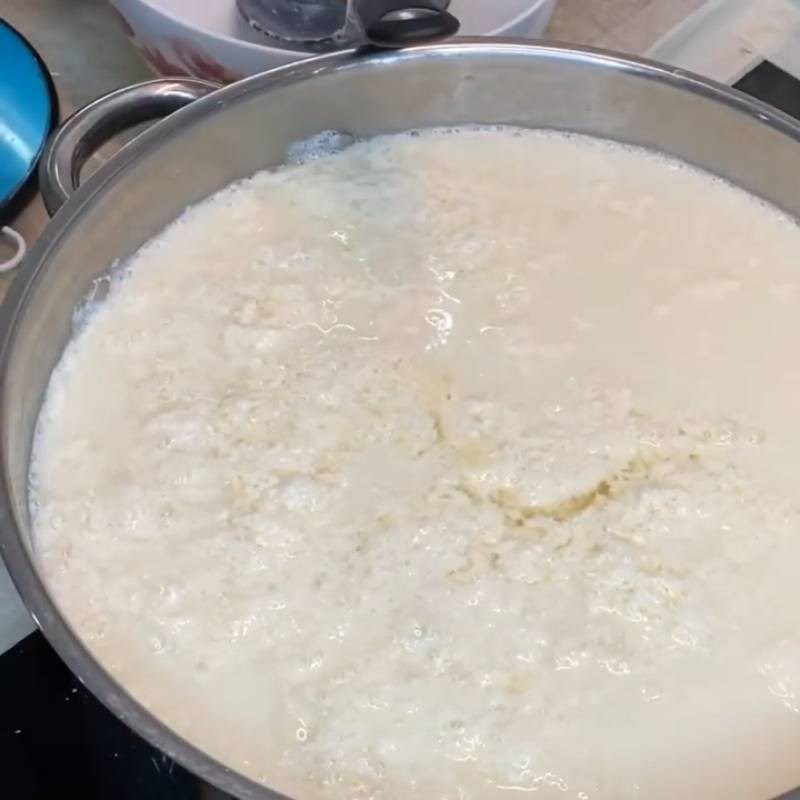 Step 4 Cook soy milk using sour water