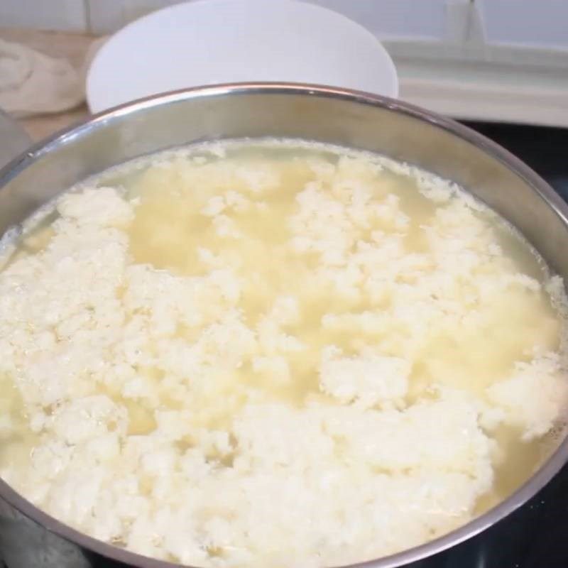 Step 4 Cook soy milk using sour water