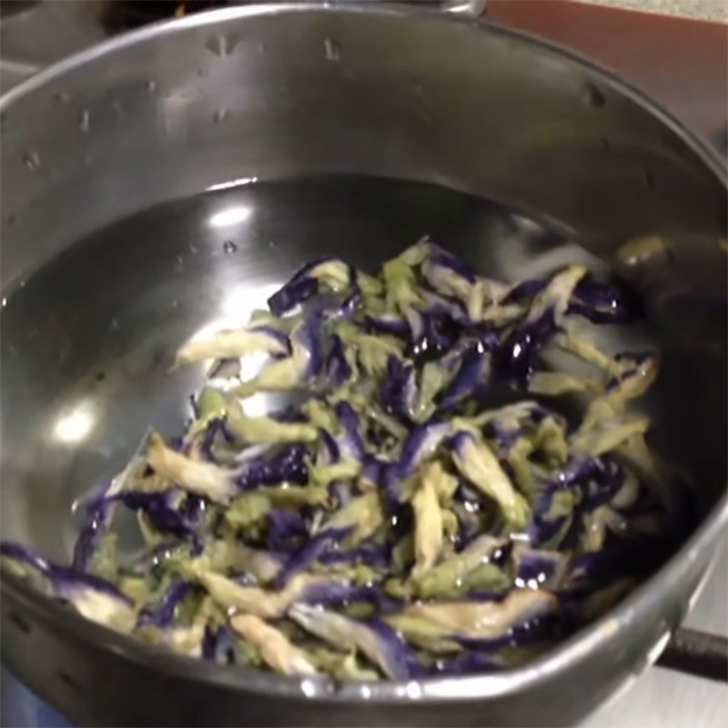 Step 1 Make butterfly pea water for jelly