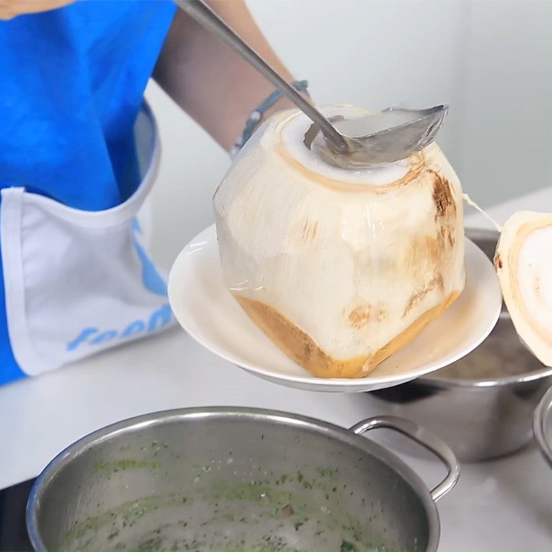 Step 2 Cook the coconut jelly for the coconut jelly dessert